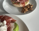 Foto del paso 4 de la receta: Mollete con jamón ibérico y burrata para desayuno