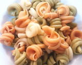 Foto del paso 2 de la receta: Trottole tricolore con bacon y alcachofas a la crema