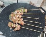 Foto langkah ke 3 dari resep Yakitori Saus Lada Hitam.