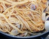Foto del paso 7 de la receta Spaghetti con pesto rojo y almejas