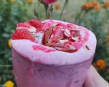 A picture of step 4 of Strawberry shake.
