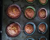 Foto langkah ke 4 dari resep Simple Cupcakes with icing vanilla flower decoration ala Venny.