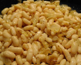 Foto del paso 3 de la receta: Alubias con nata y queso