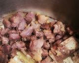 A picture of step 1 of Green chillies beaf stew.