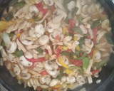 Foto del paso 1 de la receta: Tortellinis de Carne con pollo, Pimientos y Champiñones
