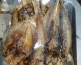 Foto langkah ke 1 dari resep Sambel Bajak Ikan Asin belah "Kepala Batu".