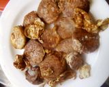 A picture of step 4 of Nduma mayai (Arrowroot and eggs).