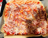 Foto del paso 1 de la receta: Pizza masa Fina de jamón ibérico y queso parmesano