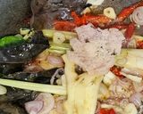 Foto langkah ke 2 dari resep Garang Asem Bumbu Iris.