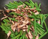 A picture of step 2 of Stir-Fried Green Beans with Shiitake Mushrooms.