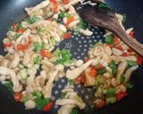 Foto langkah ke 4 dari resep Shimeji Pedes Gurih.
