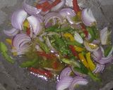 A picture of step 2 of Noodles in Spicy Pasta Sauce.