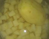 Foto langkah ke 1 dari resep Sambel goreng kentang dan sosis.