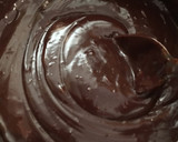 Foto del paso 1 de la receta: Pastel de cumpleaños 🎂  con bases de bizcocho de chocolate 🍫