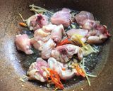รูปขั้นตอนการทำที่ 2 ของ ไก่กับตับผัดขิง คีโต