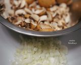 صورة لخطوة 1 من وصفة ريزوتتو بالفطر Risotta ai funghi