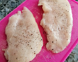Foto del paso 1 de la receta: Ensalada de pollo con melón y queso de cabra