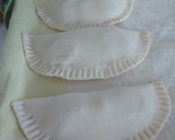Foto del paso 2 de la receta: Empanada Queso de cabra, tomate cherry y albahaca