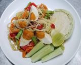 รูปขั้นตอนการทำที่ 7 ของ ส้มตำไทยใส่ไข่เค็ม