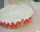 Foto del passaggio 3 della ricetta Torta fredda alle fragole