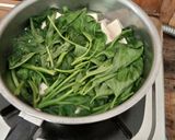Foto langkah ke 3 dari resep Sup kangkung tahu simpel.