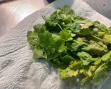 Une image de l'étape 8 de Salade de concombre mariné à la crème, persil et oignon rouge.