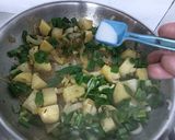 A picture of step 5 of Spring Onion Aloo sabji.