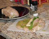 Foto del paso 2 de la receta: Pechuga de pollo (Rellena de Queso y Espinaca con crema de hongos!