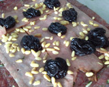 Foto del paso 2 de la receta: Rollo de ternera relleno de bacon y ciruelas