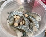 Une image de l'étape 5 de Gambas sauvages au poivron, céleri, coriandre et citron vert.