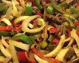 Une image de l'étape 3 de Wok de bœuf au fenouil poivrons rouges et verts poireaux 4 épices et sauce soja.