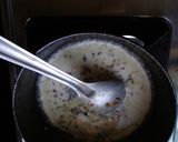 A picture of step 3 of Bhindi garlic kadhi.