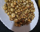 A picture of step 4 of Roasted Makhana Masala (Fox nuts).