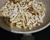 Foto langkah ke 1 dari resep Orek Tempe Kering Bumbu Iris.