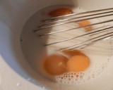 Foto del paso 1 de la receta: Natillas de vainilla con huevos enteros