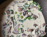 Foto del paso 4 de la receta: Ravioles con crema de champiñones y verdeo