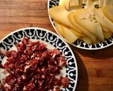 Foto del paso 5 de la receta: Quesadillas de jamón ibérico, tinga de pollo y setas con pico de gallo