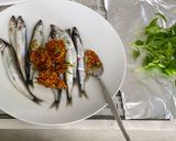 A picture of step 2 of Grilled Capelin Curry Wrapped.