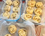 Foto langkah ke 3 dari resep Almond cream and raisin sweet bead.