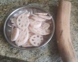 A picture of step 1 of Lotus stem soup.