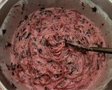 Foto del paso 3 de la receta: Budín de hojas de betarraga con tallarines rojos