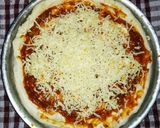 চীজি চিকেন পিজ্জা (cheesy chicken pizza recipe in Bengali) রেসিপির ধাপ 3 ছবি