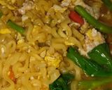 Foto langkah ke 4 dari resep Mie instant cah kangkung.