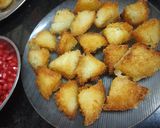 A picture of step 4 of Idli dahi chatpata chat.