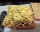 A picture of step 2 of Leftover macaroni sandwich.