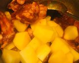 A picture of step 4 of Chicken aalu salan.