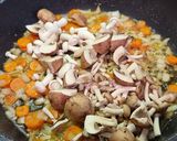Foto del paso 3 de la receta: Contramuslos de Pollo y Conejo con Portobello y Shimeji