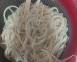 A picture of step 1 of Chicken schezwan udon noodles.