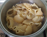 Foto del paso 1 de la receta: Lumaconi rellenos de espinacas gorgonzola y piñones