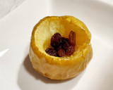 Foto del paso 4 de la receta: Manzanas a la miel, rellenas de pasas de corinto y pistachos